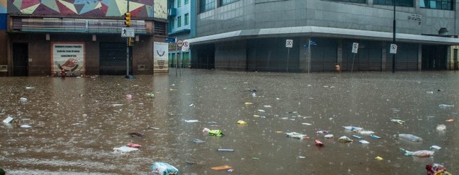 Cresce o número de lixões a céu aberto em Porto Alegre — Foto: EVANDRO LEAL/Agencia Enquadrar/Agencia O Globo