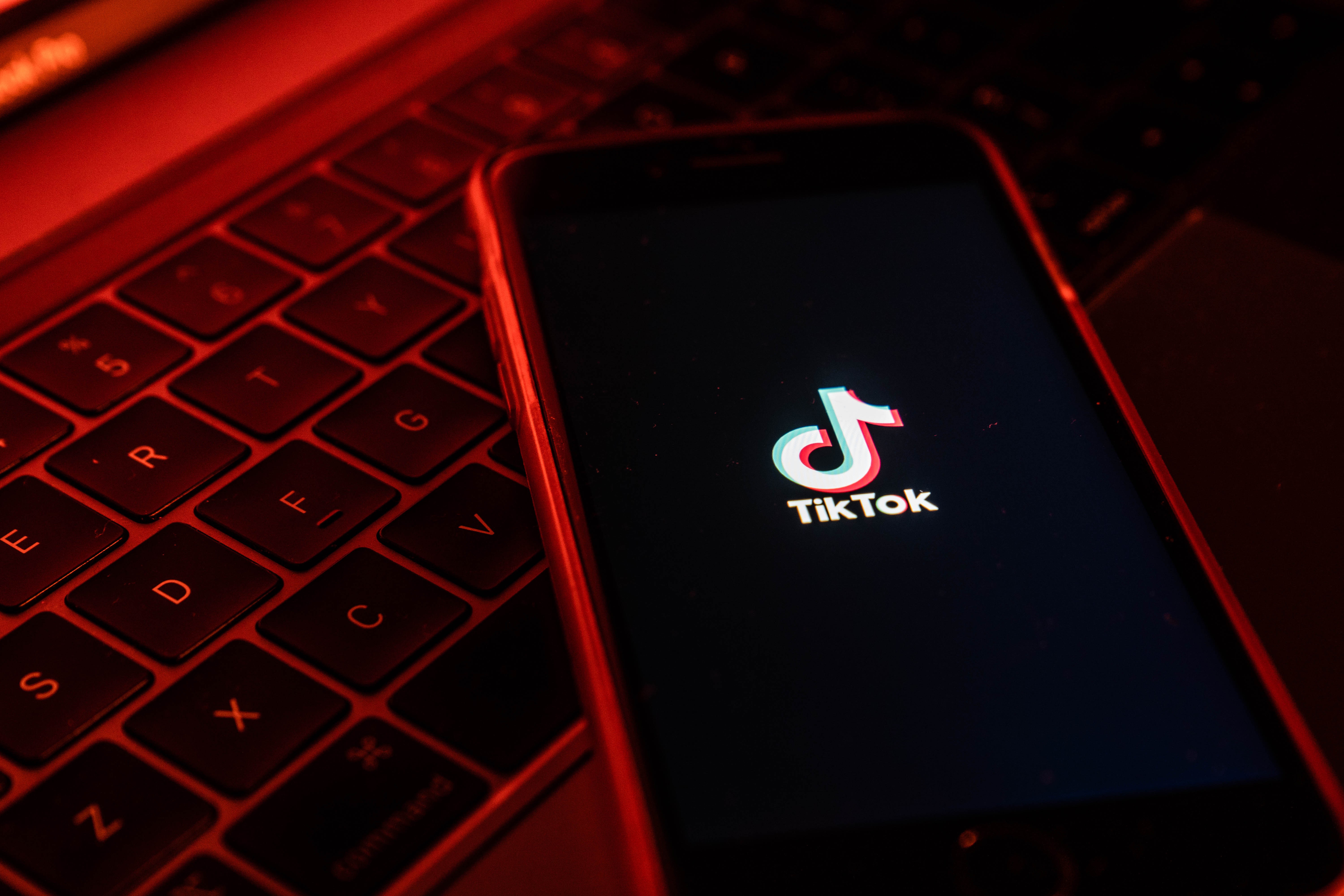 TikTok estreia plataforma de compra no Brasil e desafia 'e-commerce' com vendas em vídeos. Veja como funciona