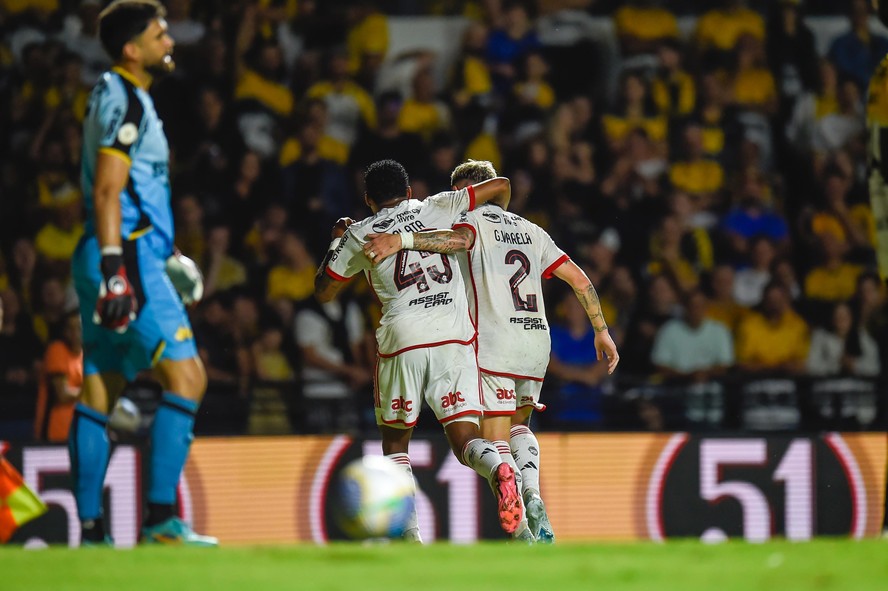 Flamengo vence Criciúma fora de casa e ajuda Fluminense na luta contra o  rebaixamento