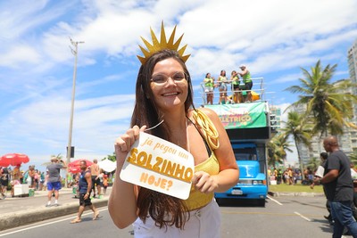 Combate ao racismo, feminicídio e ódio inspiram fantasias em blocos do Rio