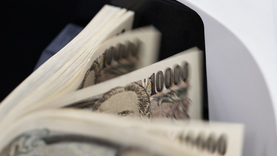 Dólar no Japão ultrapassa 160 ienes, nível mais alto em 34 anos