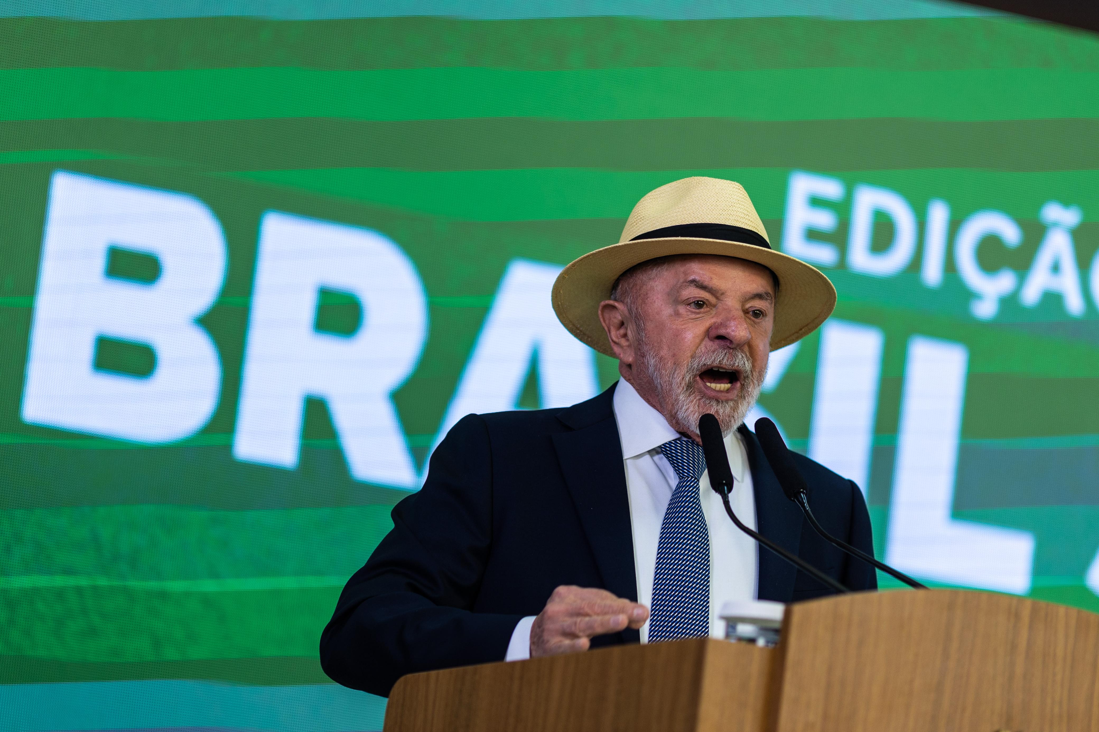 Crédito a empresas afetadas por tarifas dos EUA é paliativo, dizem economistas; Brasil precisa de estratégia