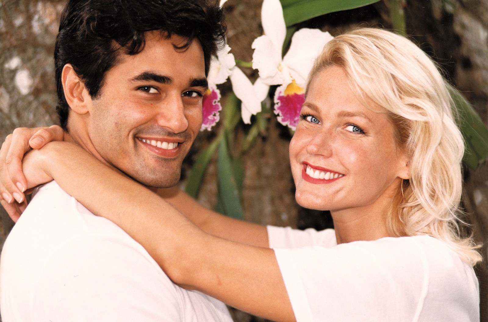 Xuxa e Luciano Szafir tiveram um relacionamento entre idas e vindas. Após um trabalho juntos, eles começaram a namorar em 1996 e tiveram Sasha Meneghel em 1998. O fim do relacionamento aconteceu em 1999  — Foto: Divulgação