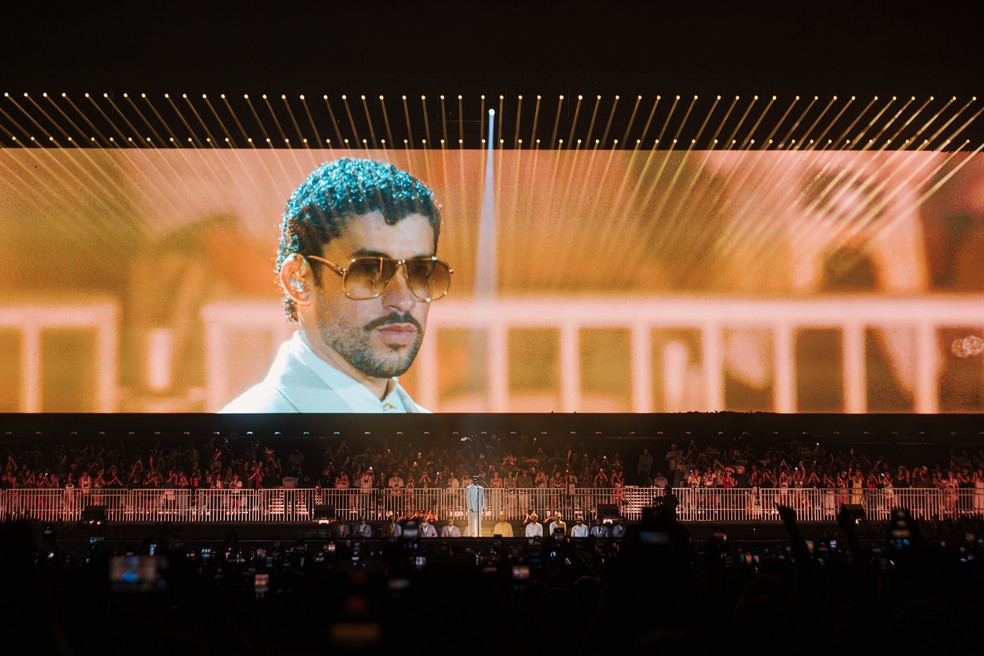 Bad Bunny conquista o público com simpatia e emoção durante show no Allianz Park, em São Paulo — Foto: @irisalvesc/Live Nation Brasil