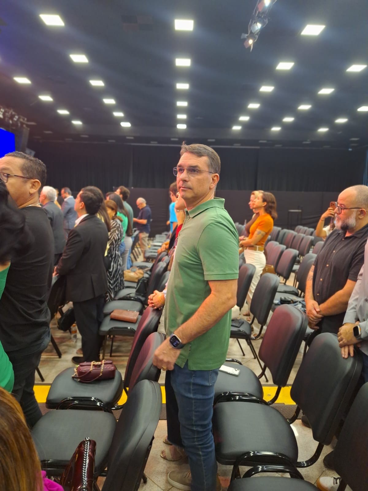 Flávio Bolsonaro admite que pode abandonar candidatura: 'Eu tenho um preço para isso'