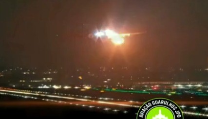 Explos&atilde;o em turbina de avi&atilde;o for&ccedil;a pouso de emerg&ecirc;ncia em Guarulhos, e voo para os EUA &eacute; cancelado; v&iacute;deo