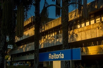Negros ocupam só 16% das pró-reitorias de universidades e institutos federais - QTU Questões do Universo