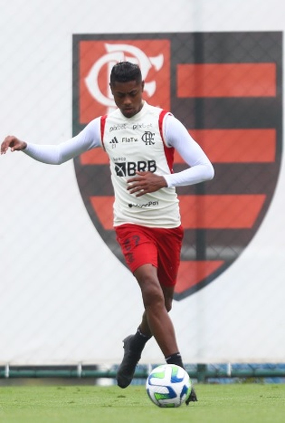 Sem Varela, jovem Wesley engata sequência no Flamengo de Sampaoli após  recusa ao Barcelona