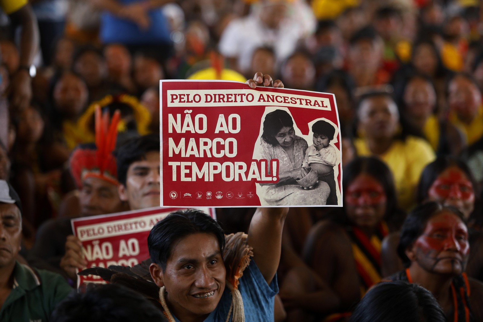Indígenas acompanham votação no STF sobre o marco temporal — Foto: Cristiano Mariz/Agência O Globo