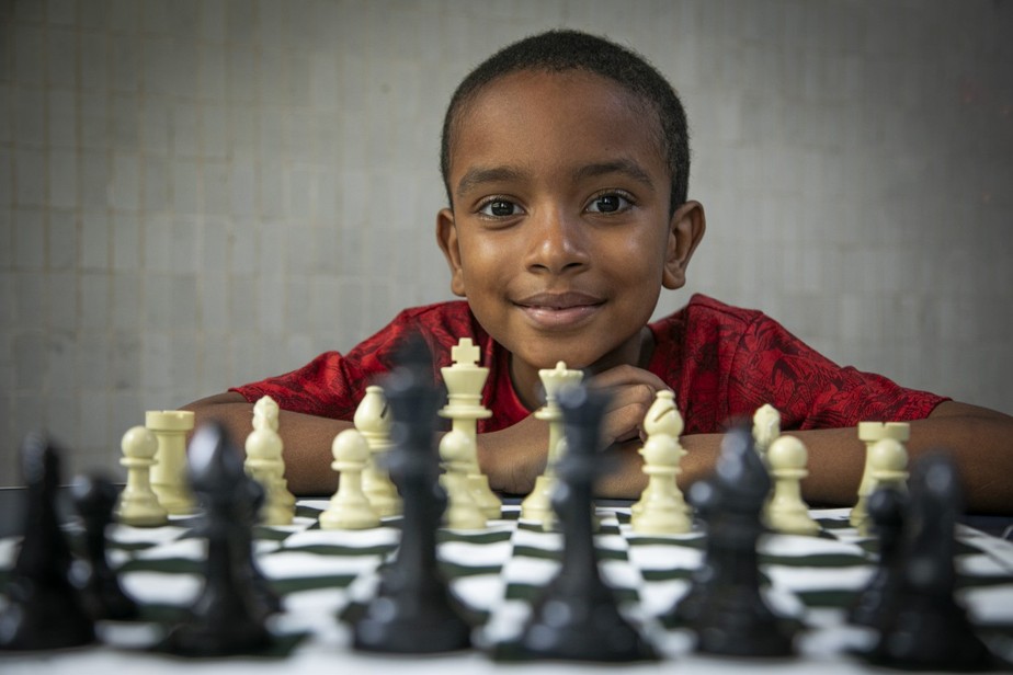 Aulas de xadrez contribuem para mudar a realidade de escola - MEC