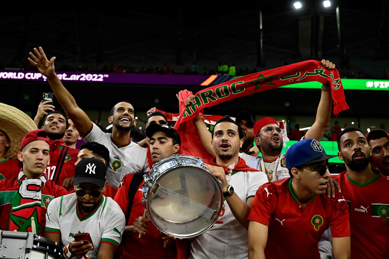 Torcida marroquina faz a festa antes de enfrentar a Espanha pelas oitavas da Copa no Catar — Foto: JAVIER SORIANO/AFP