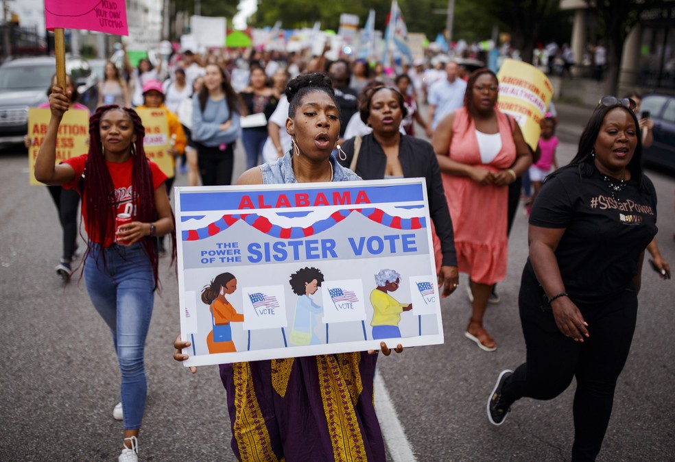 Manifestantes participam da Marcha pela Liberdade Reprodutiva em Birmingham, no Alabama, em 2019 — Foto: Melissa Golden/The New York Times