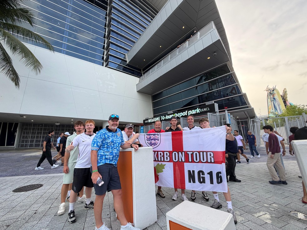 Ingleses chegam para jogo no Miami Marlins, um dia antes de duelo pela Copa do Mundo — Foto: Rafael Oliveira