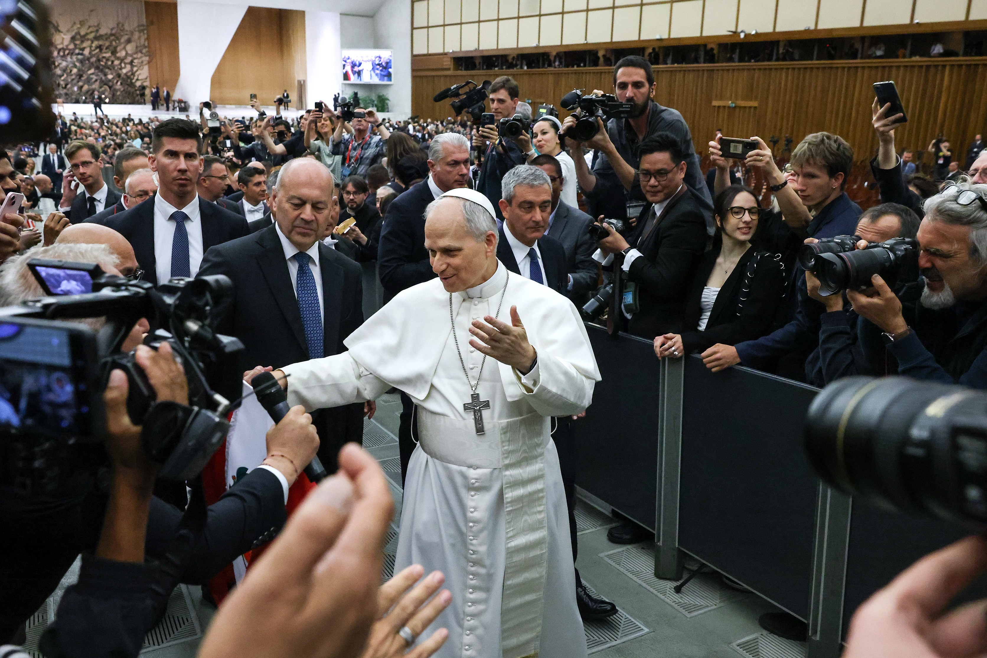 Ao anunciar cirurgia, Leão XIV amplia transparência sobre saúde dos papas e contrasta com histórico de sigilo do Vaticano