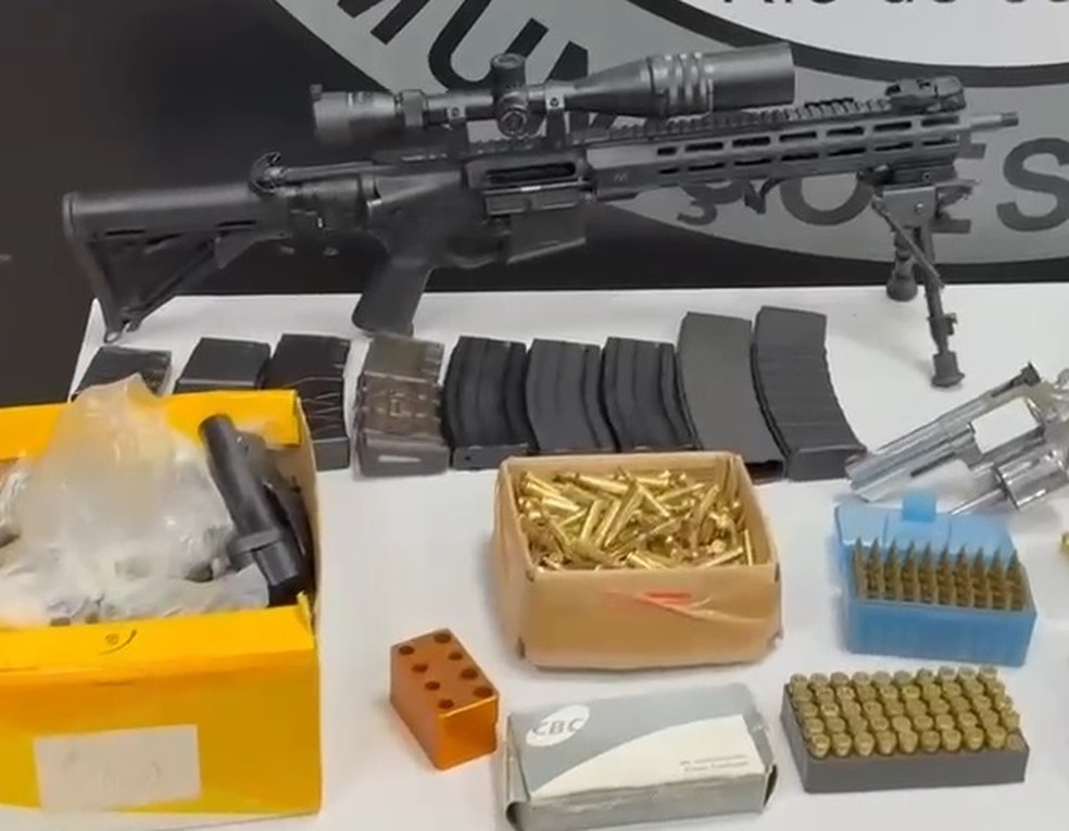 A rifle and ammunition were seized from a CAC company that transferred weapons to gangs - Photo: Disclosure/Civil Police/3/21/2025