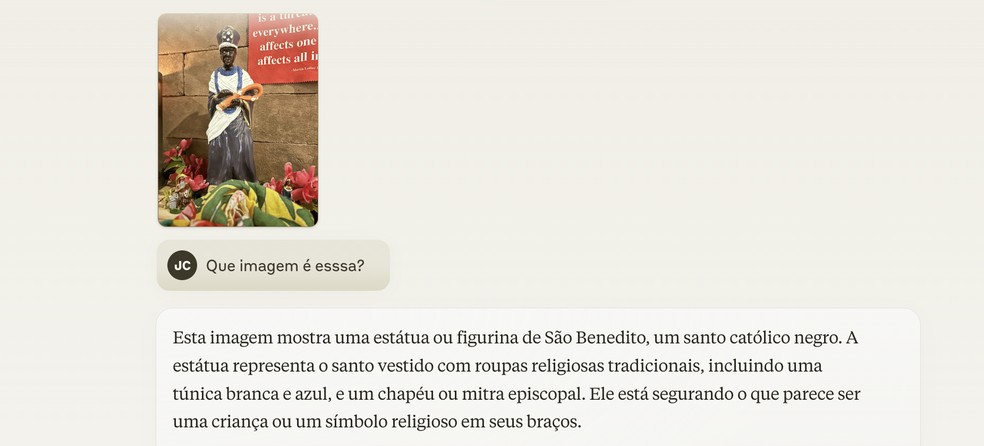 Claude não foi capaz de identificar a figura de um orixá, informando que se tratava 'aparentemente' de São Benedito — Foto: Juliana Causin/O Globo