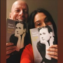 Bruce Willis celebra aniversário de Demi Moore ao lado da mulher — Foto: Reprodução/Instagram