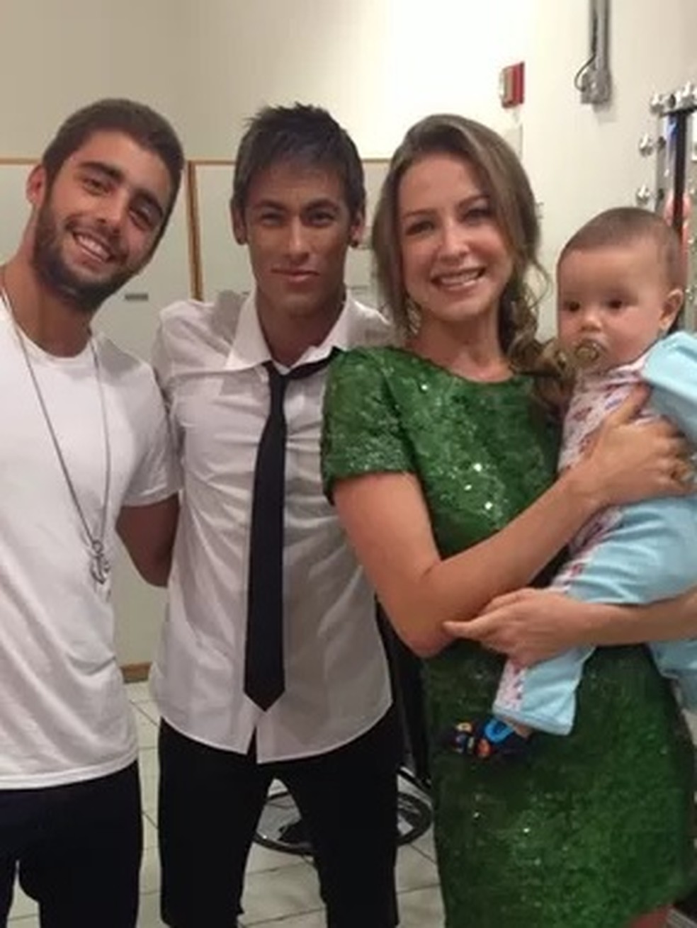 Pedro Scooby, Neymar, Luana Piovani e o filho Dom (no colo da atriz), em registro de 2012 — Foto: Reprodução/Instagram