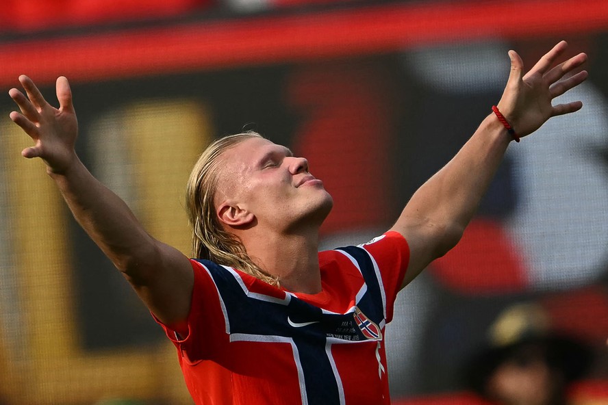 Haaland fez dois gols na vitória da Noruega contra o Brasil