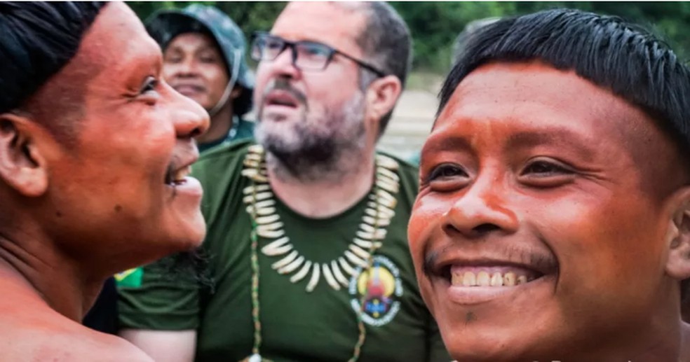 O indigenista Bruno Pereira (ao centro) em missão realizada pela Funai , no Vale do Javari — Foto: Divulgação/Funai/Arquivo