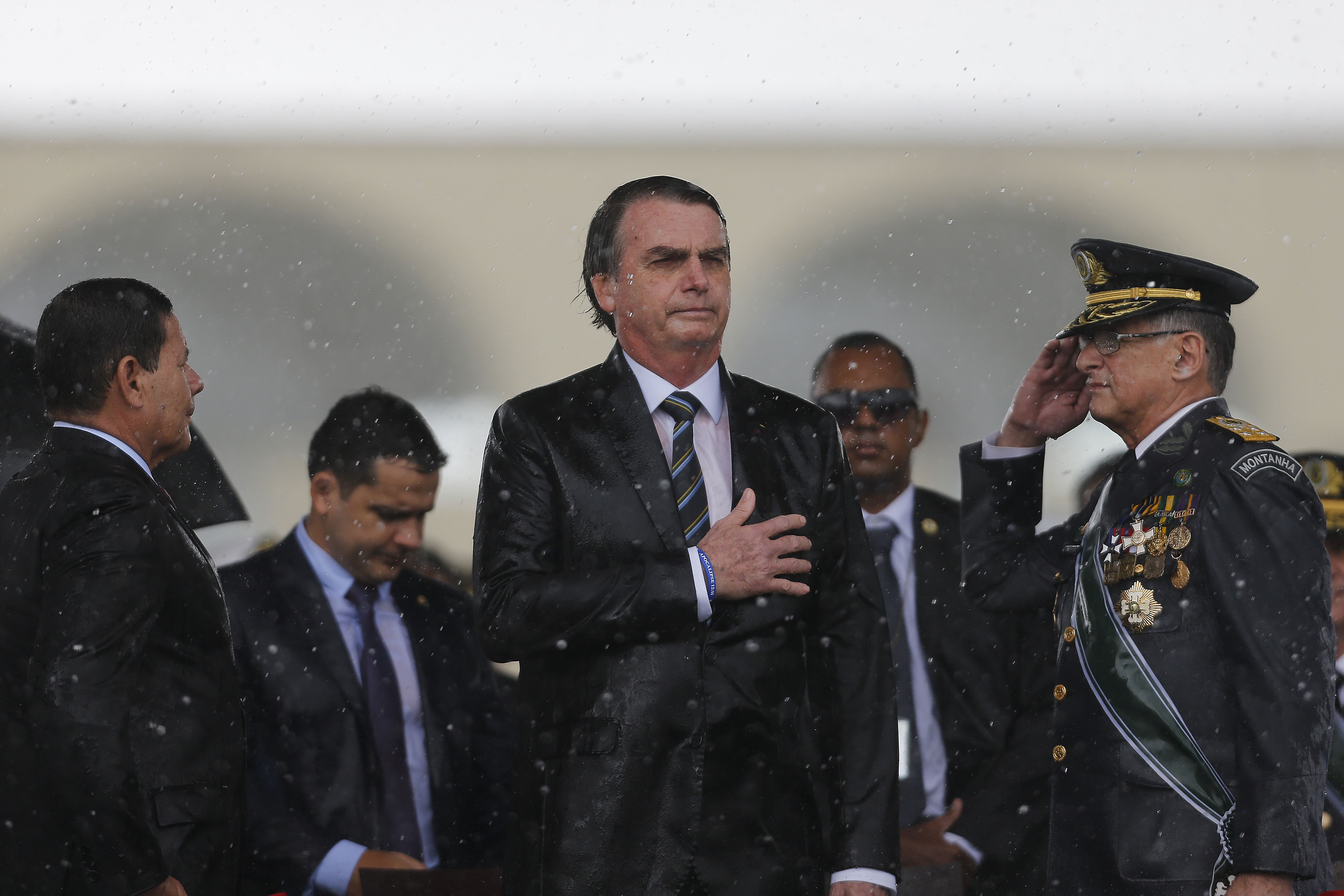 Advogados de Bolsonaro citam ‘capital de lealdade’ para tentar salvar patente do ex-presidente no STM