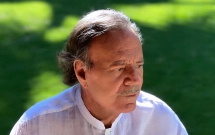 Denúncias contra Julio Iglesias ganham novos desdobramentos