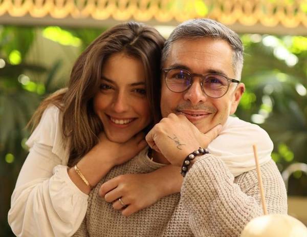 Aos 46 anos, Ivan Moré fala sobre namorada de 23: 'Mãe dela é mais
