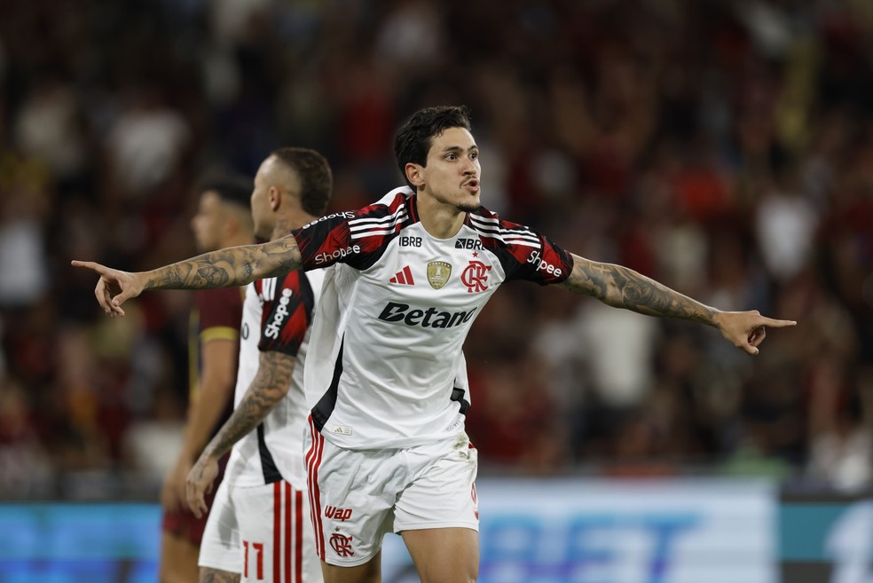 Pedro brilha na goleada do Flamengo sobre o Madureira, pela semifinal do Carioca � Foto: Alexandre Cassiano