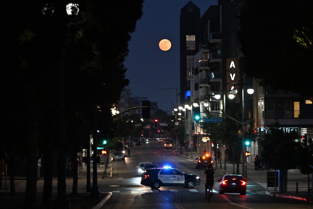 Lua de Morango brilha no céu brasileiro nesta segunda-feira!