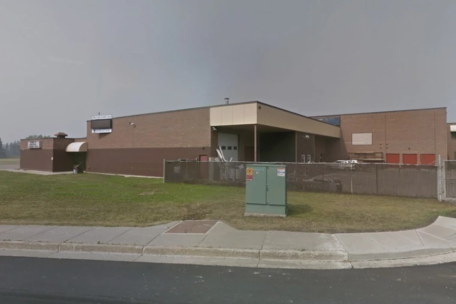 Polícia do Canadá identifica autora de ataque e confirma assassinato de mãe e irmão antes de ação em escola