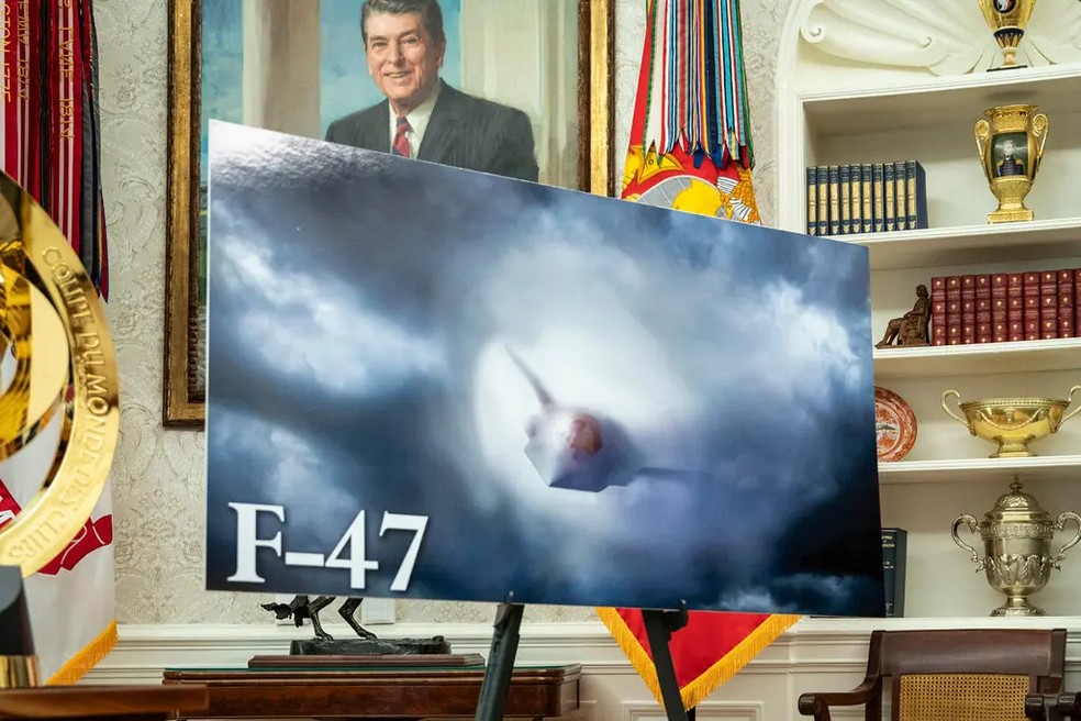 Uma imagem que parecia ser uma representao artstica de um F-47. O chefe do estado-maior da Fora Area disse que seria o caa mais avanado, letal e adaptvel j desenvolvido  Foto: Haiyun Jiang para o New York Times