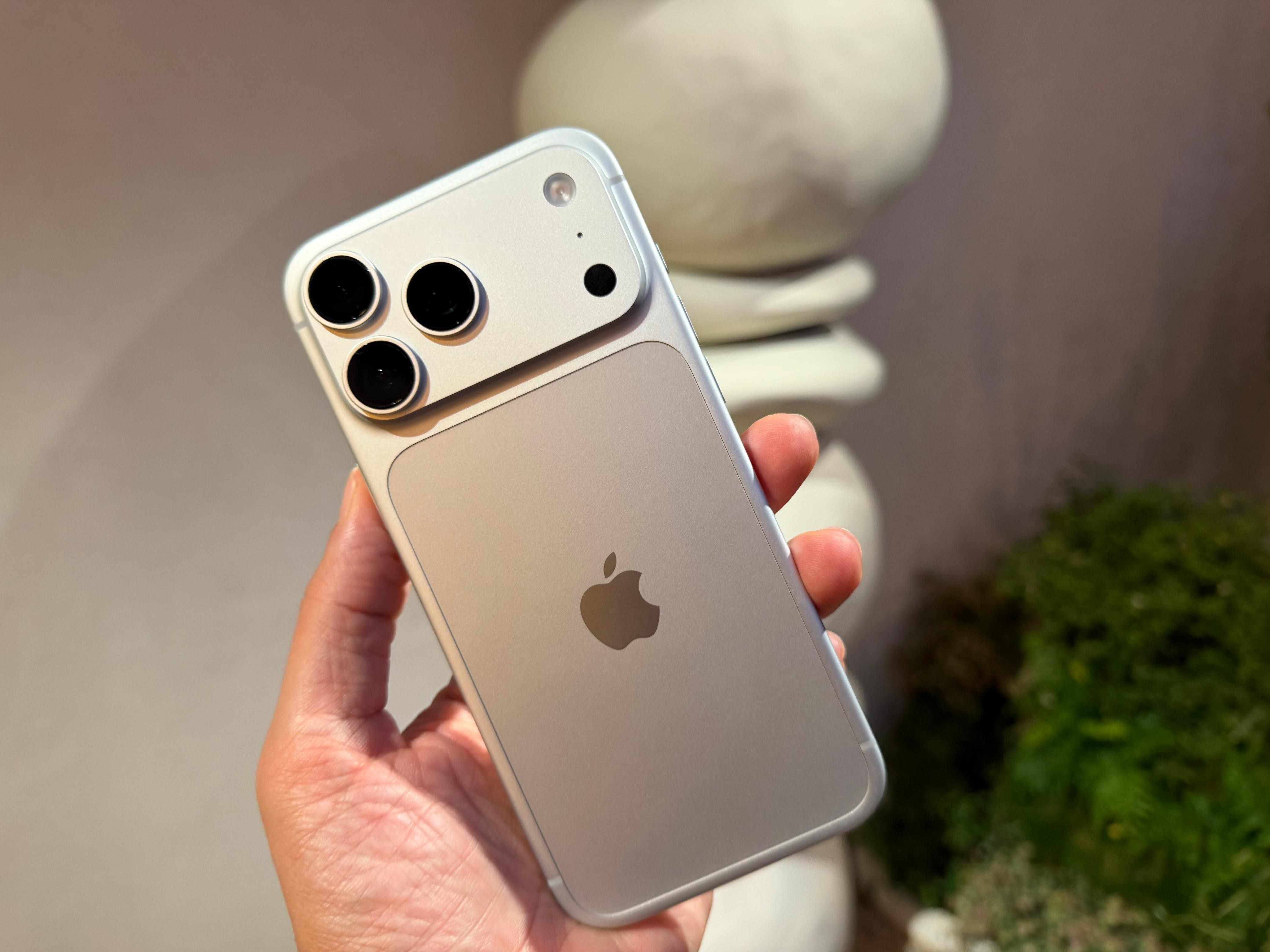 Apple identifica falha que deixa iPhone 18 Pro Max sem serviço na AT&T, e aparelhos terão de ser trocados - Foto