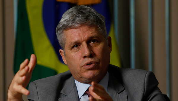 Governo demite primo de Lira do Incra, e ministro age para conter desgaste