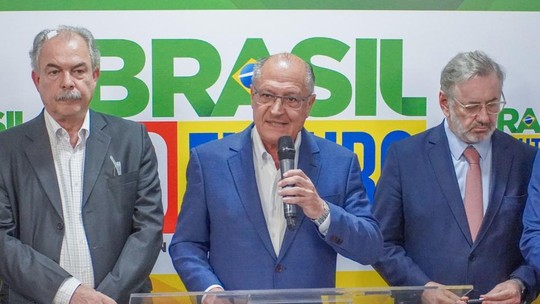 Improviso, disputas por cargos e falta de diretrizes travam trabalhos em grupos de transição de Lula