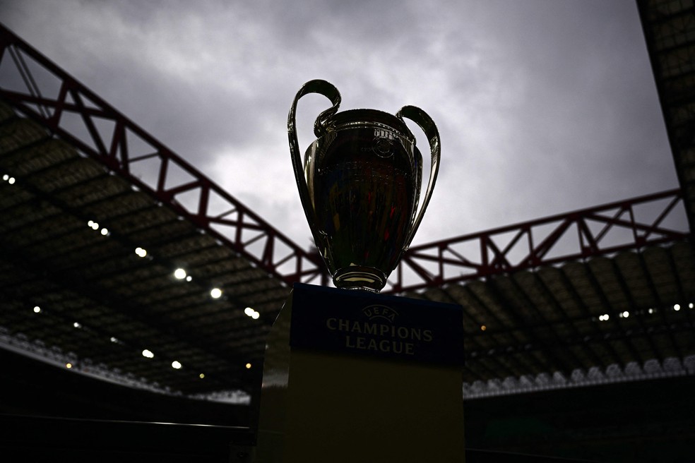 O troféu da UEFA Champions League — Foto: Marco BERTORELLO / AFP
