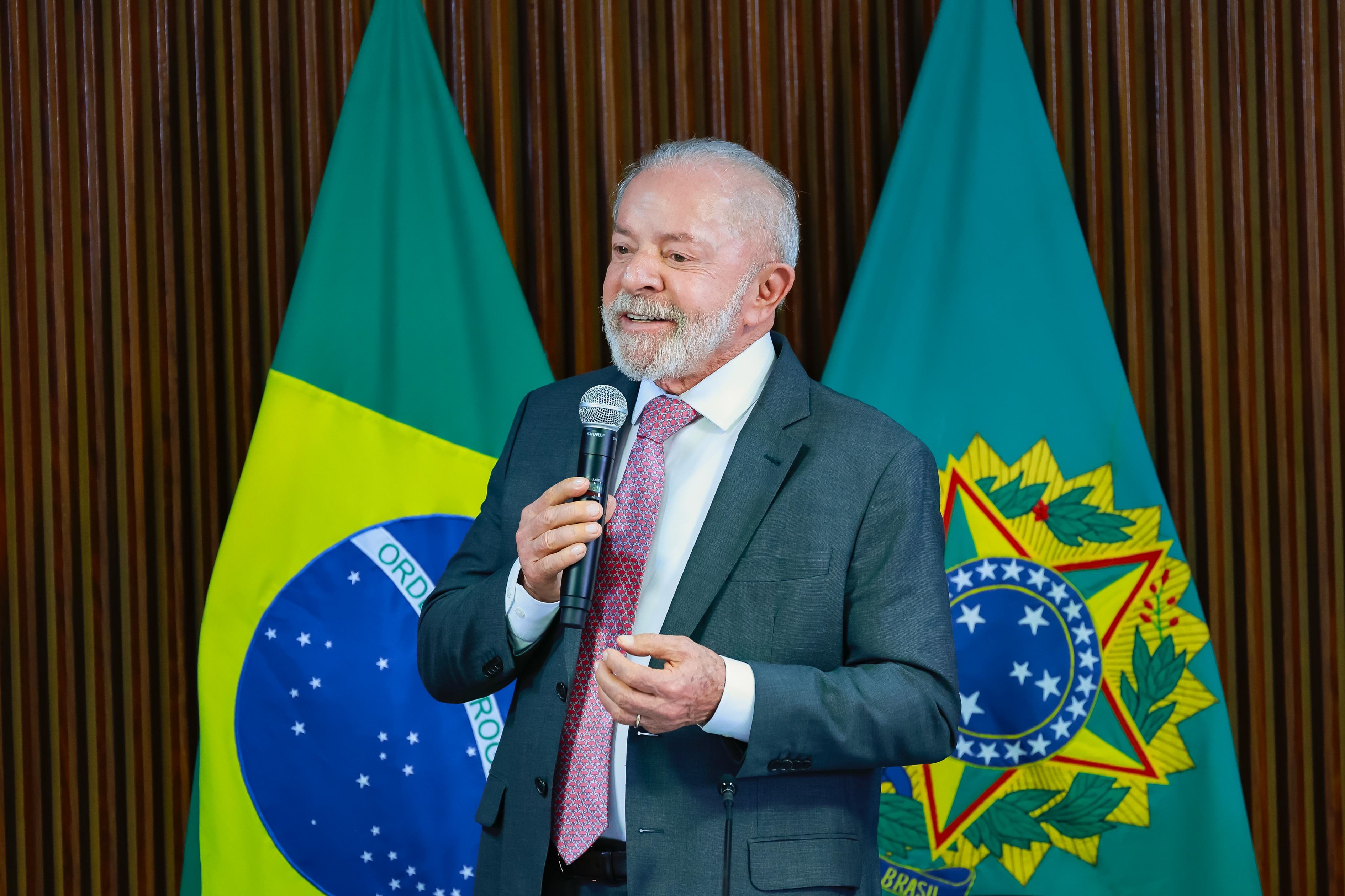 Lula sanciona projeto de lei que amplia licença-paternidade para até 20 dias; veja regras