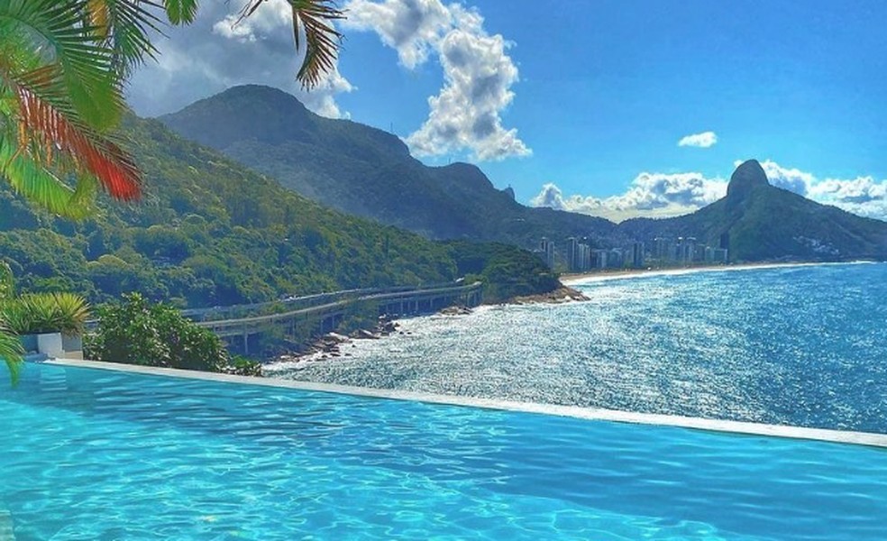 Piscinas luxuosas para se deslumbrar com a paisagem do Rio têm day use ...