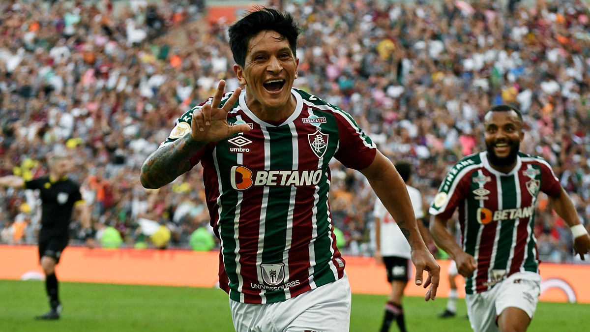 Cano, do Fluminense, faz o 'L' na Câmara do Rio