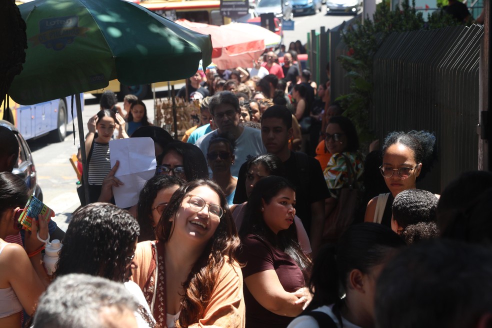 Entrada dos alunos para prova do CNU 2025 na Unigranrio, em Caxias — Foto: Gabriel de Paiva/ Agência O Globo