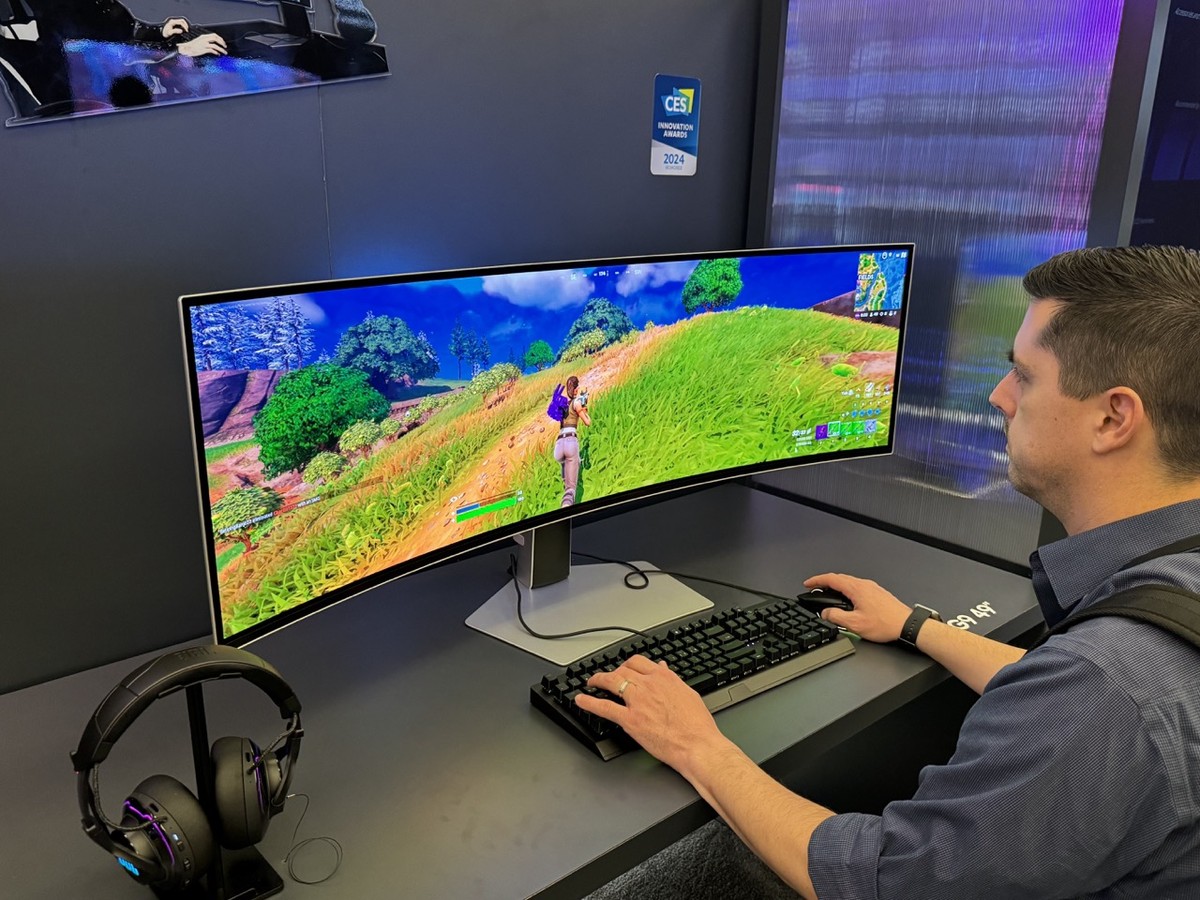 Monitores curvos, mouses supersensíveis e laptops adaptados: veja os novos  equipamentos para gamers apresentados na CES 2024