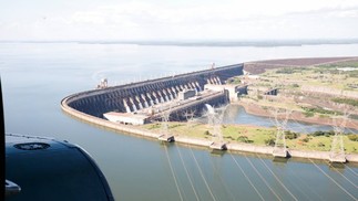 3ª - Usina Hidrelétrica binacional de Itaipu. Foi a maior do mundo desde a inauguração, em 1984, até o 2012. Produz até 14.000 megawatts  — Foto: Alan Santos / PR