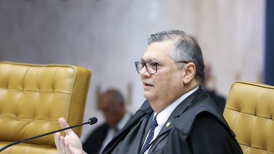 Flávio Dino pede vista e suspende julgamento de queixa-crime de Bolsonaro contra Janones

