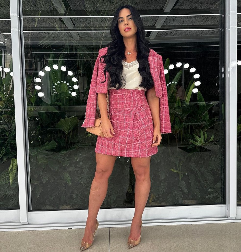 Graciele Lacerda foi criticada por exibir marcas em pernas e respondeu comentário — Foto: Reprodução Instagram