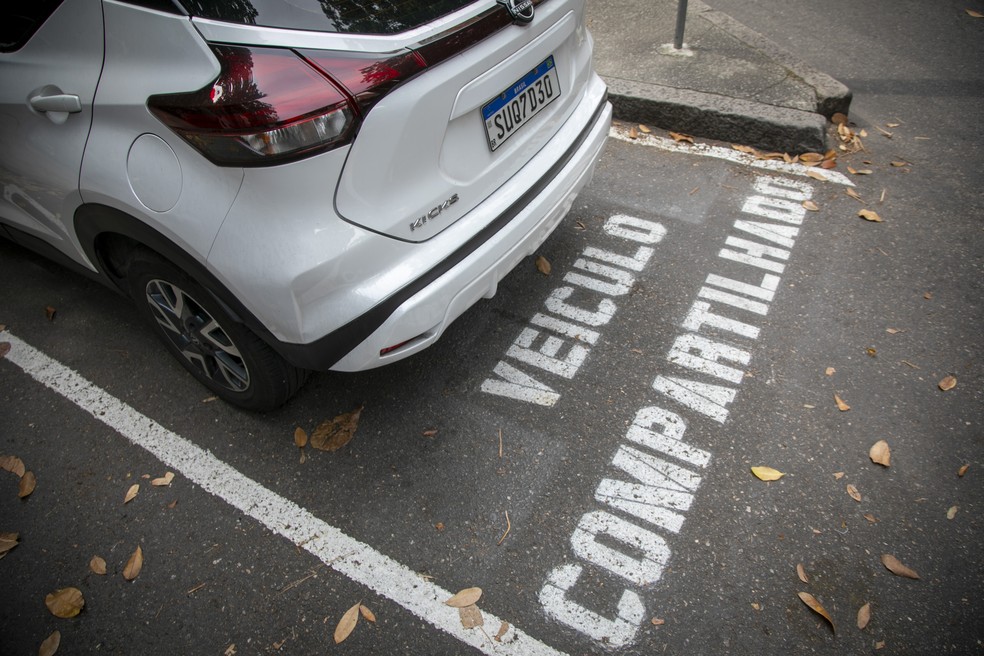 Carro estacionada em vaga exclusiveva para a wali nohumaitá; empresa estuda abpliar oferta em vagaspúblicasna cidade - foto: Gito Moreto/agênciiao globo
