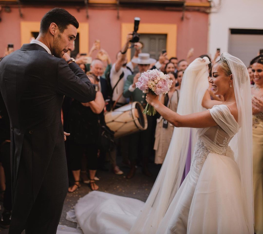 Alba Silva e Sergio Rico durante o casamento na Igreja de Santa Ana em Triana - Foto reprodução / instagram