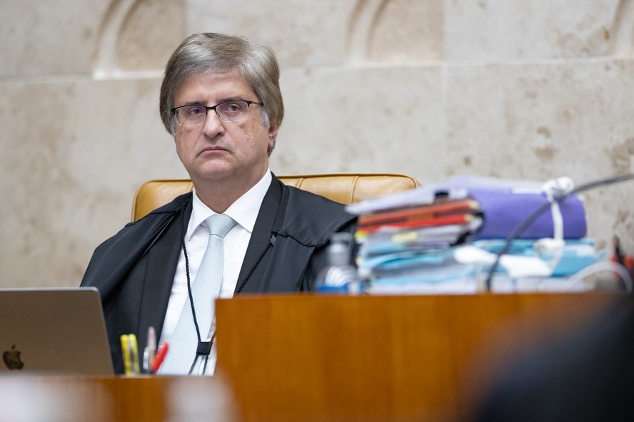 Imagem ilustrativa sobre Procurador‑geral Paulo Gonet é flagrado fumando charuto com ex‑juiz Vorcaro em Londres e gera suspeição na PGR