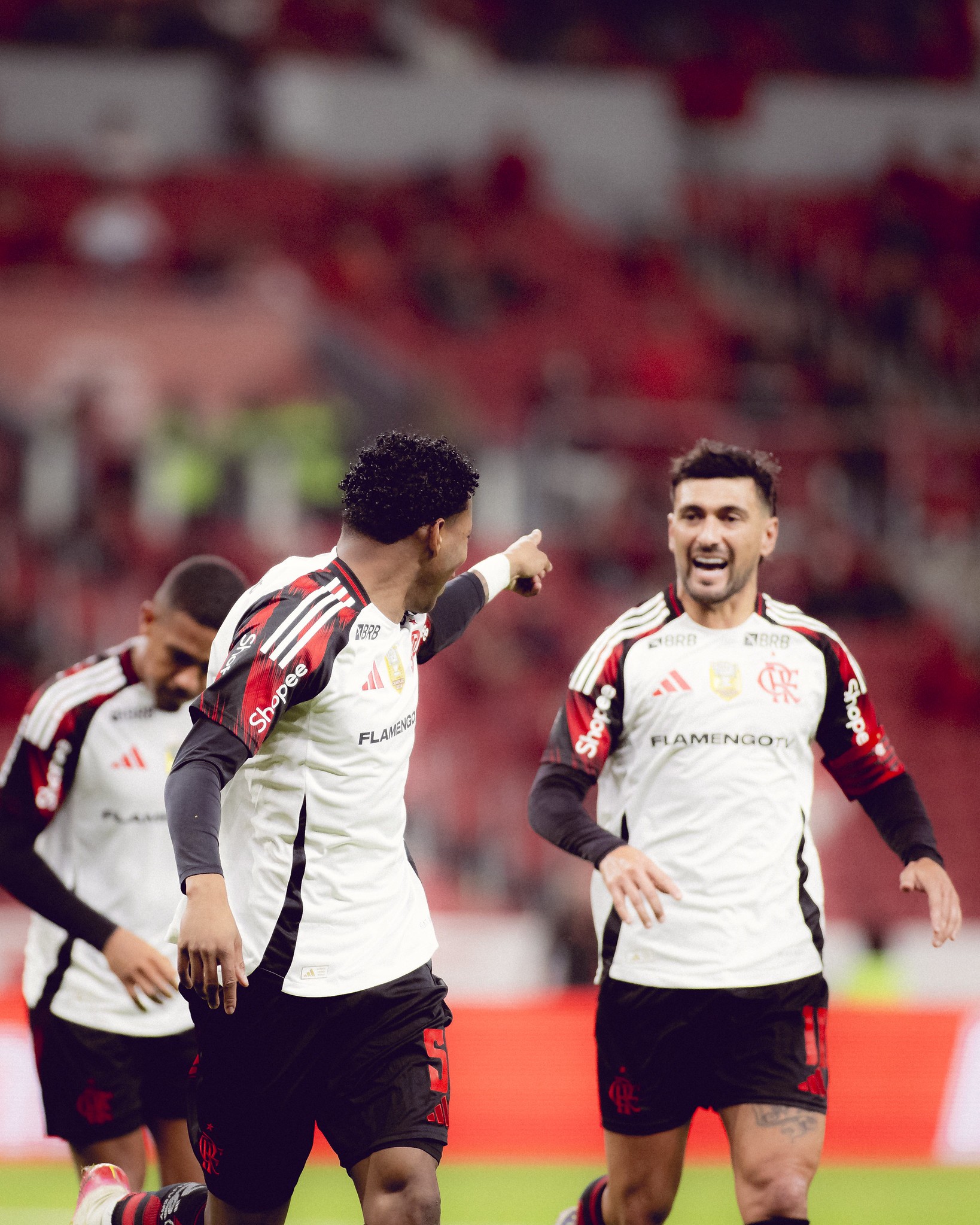 Arrascaeta celebra retorno de Plata ao Flamengo após desistência de clube russo: 