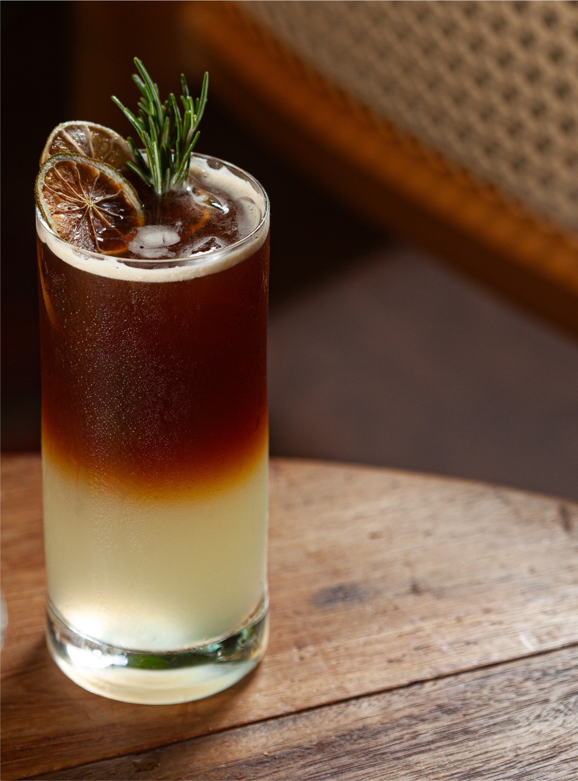 O Gruta do fado tem tem tem tailbifásico: suco delimão comxarope deaçúcare nespresso finezzo -foto: divulgação/vitor Faria
