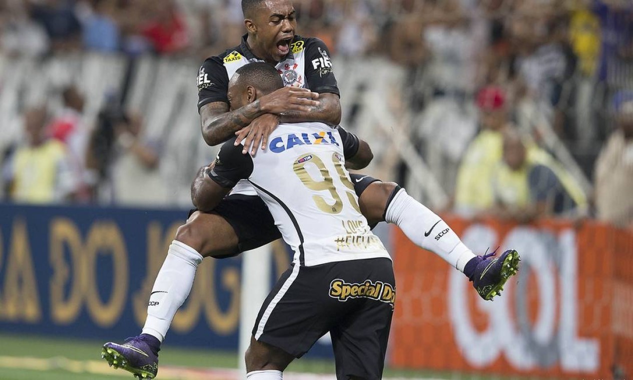 13º - CORINTHIANS (2015) - Jogadores do Corinthians em partida contra o Goiás.  — Foto: Daniel Augusto Jr. / Daniel Augusto Jr./ Ag. Corinthians