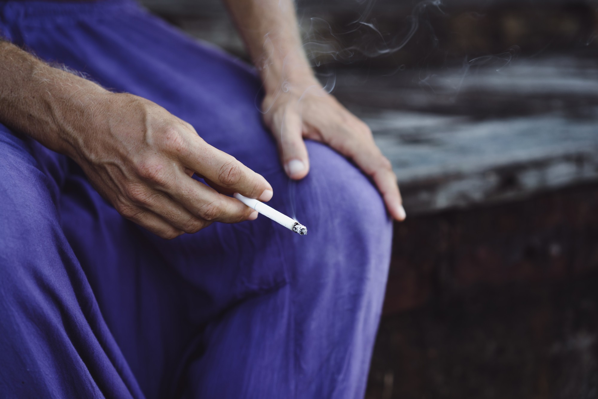 Fumo passivo expôs 2,7 bilhões de pessoas e contribuiu para 1,66 milhão de mortes em um ano, aponta estudo